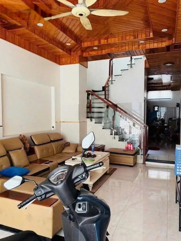 1 Căn duy nhất ngay đường số 12, P. Trường Thọ. HXH 5m, nhà 1 trệt 2lầu có 3PN 3WC + khách + bếp