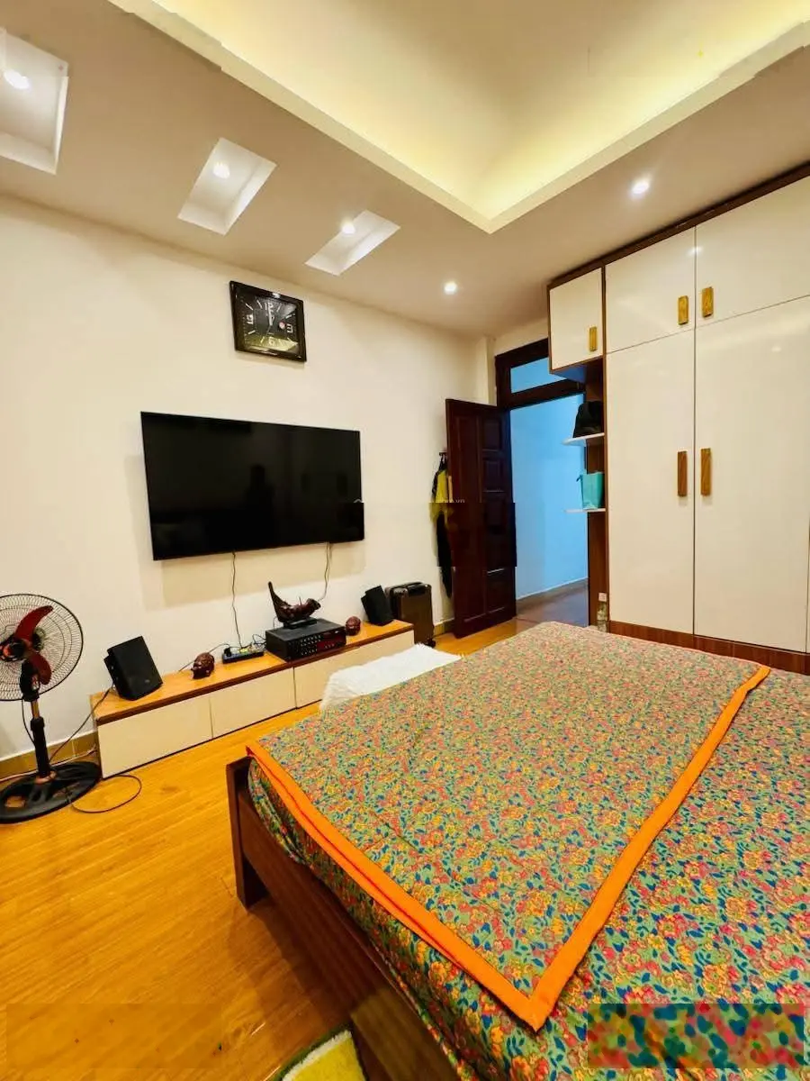 Bán nhà trần cung. 55 m2, 4 tầng dân xây. ngõ nông, thông, 2 thoáng trước sau. giá 10.5 tỷ