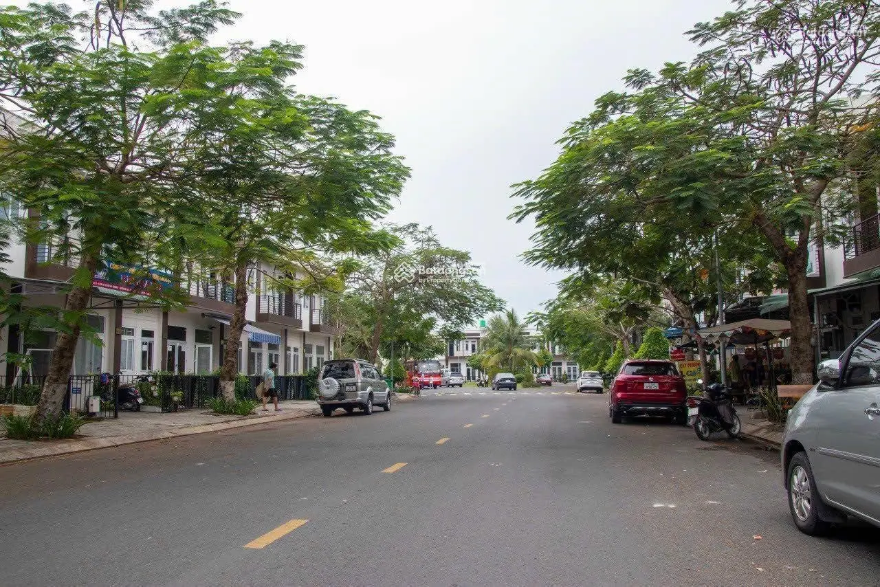 Cần bán căn nhà ngay Khu Đô Thị Trần Anh Riverside. SHR(Đã hoàn công).Bảo vệ an ninh 24/24.