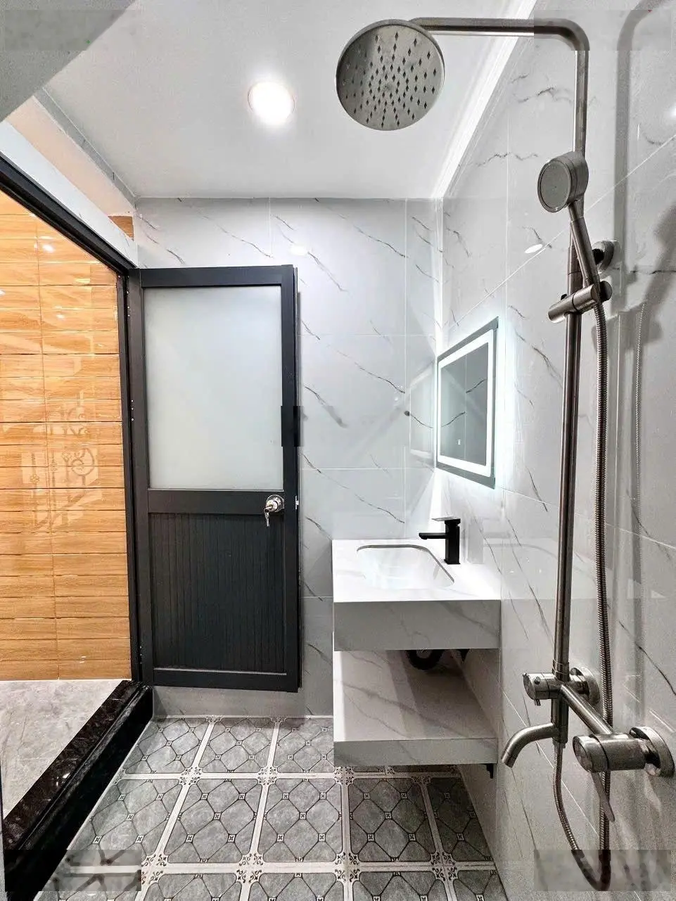 Bán nhà mới lầu mới xây hoàn công