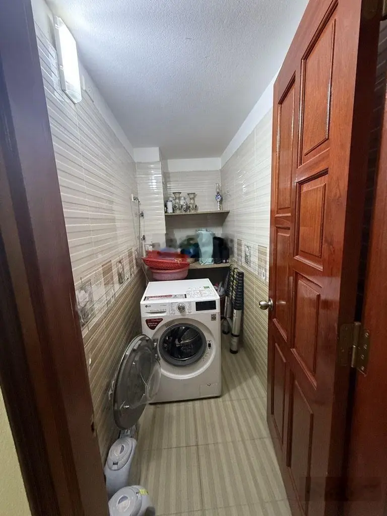 Bán nhà Dân xây 50m2 ngay chân cầu Vĩnh Tuy,đối diện Aeon Long Biên.Ô tô nhỏ đỗ cửa giá nhỉnh 7 tỷ