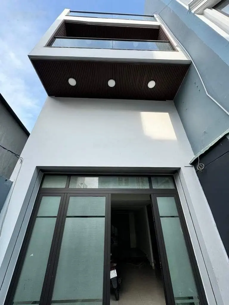 Trịnh Đình Trọng, gần Âu Cơ, Khuông Việt nhà 4 tầng, 68m2, (4.3 x15.5m), hẻm trước nhà 4m, 5.5 tỷ