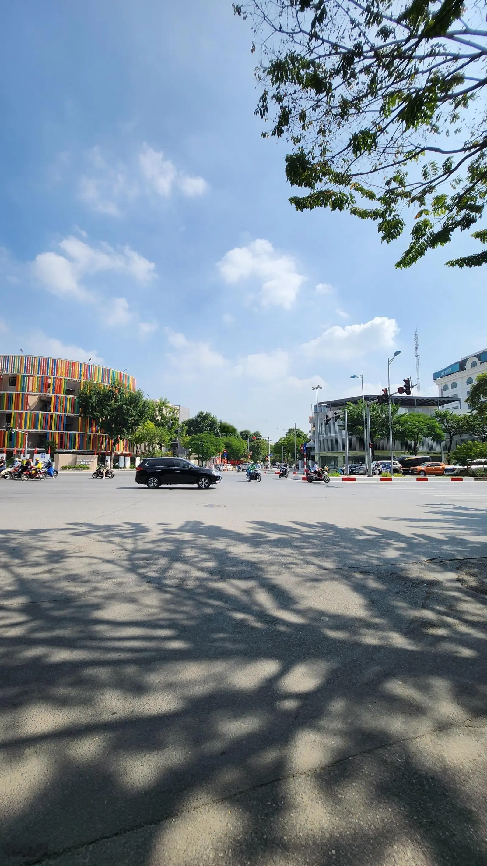 Bán Toà nhà mặt phố Võ Chí Công, Tây Hồ, HN. 270 m2, 9 tầng có hầm, MT 12m, cho thuê 5 tỷ, giá tốt