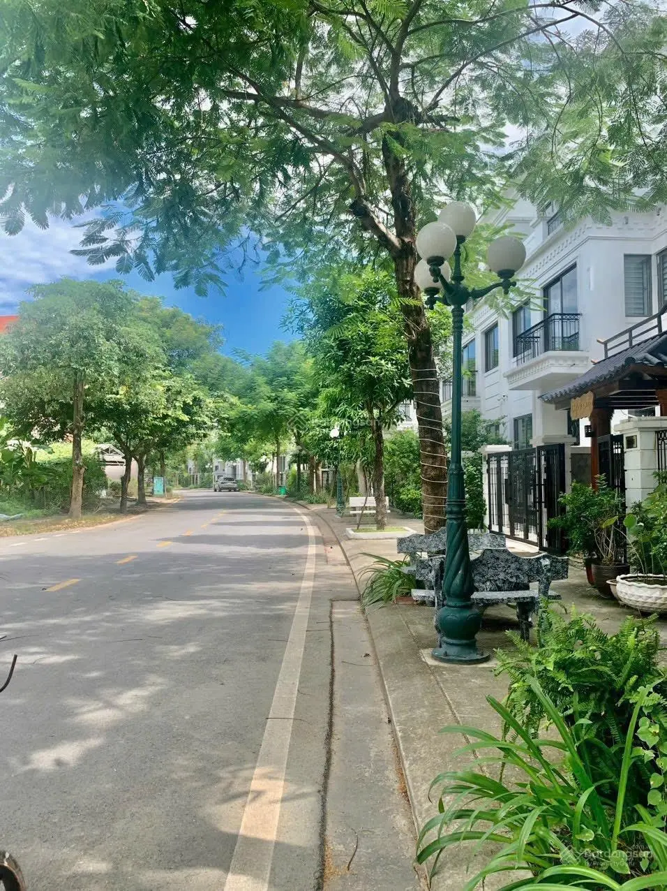 Bán nhà liền kề trung tâm Bãi Cháy