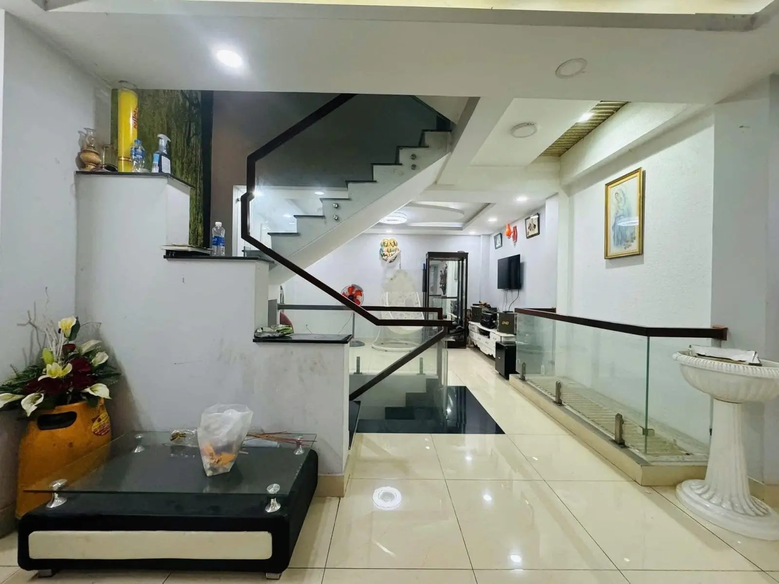 Nhà sẵn HĐT 13,5tr Đ. Trần Hưng Đạo, P. Cầu Kho, Q. 1. 52,4m2. Hẻm 5m