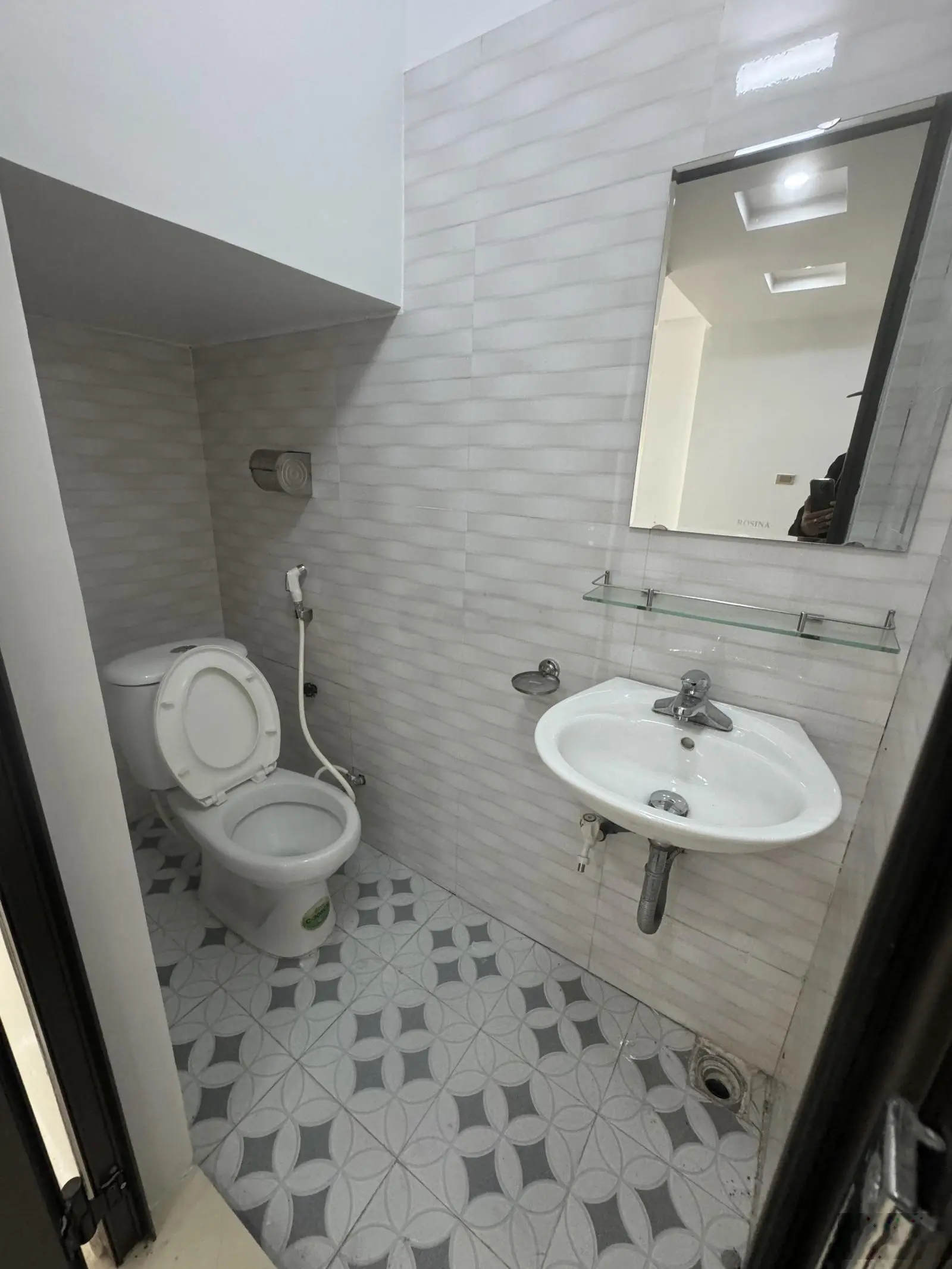 Chính chủ cần bán nhà 4 tầng Lực Hành, Hải An ô tô vào nhà DT: 65,6 m2 (ngang 4m) nở hậu