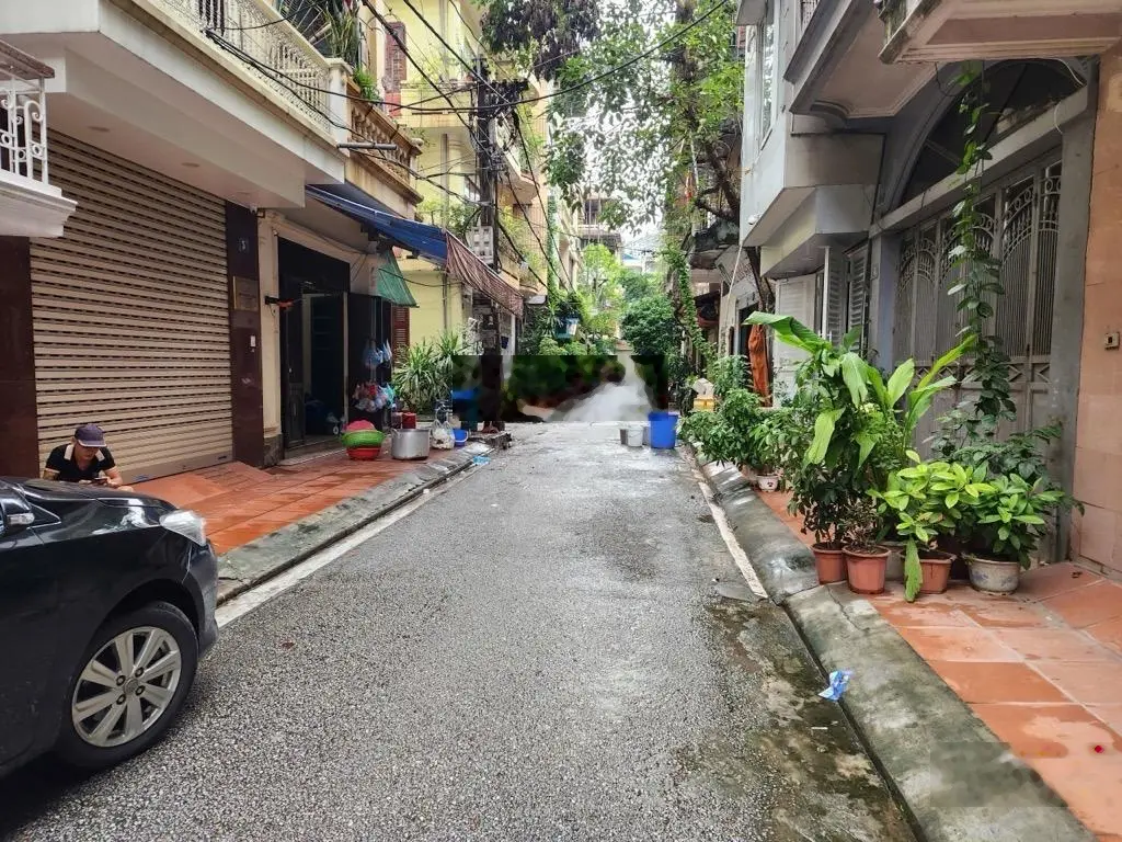Bán nhà khu vực hoàng mai, phân lô oto tránh.