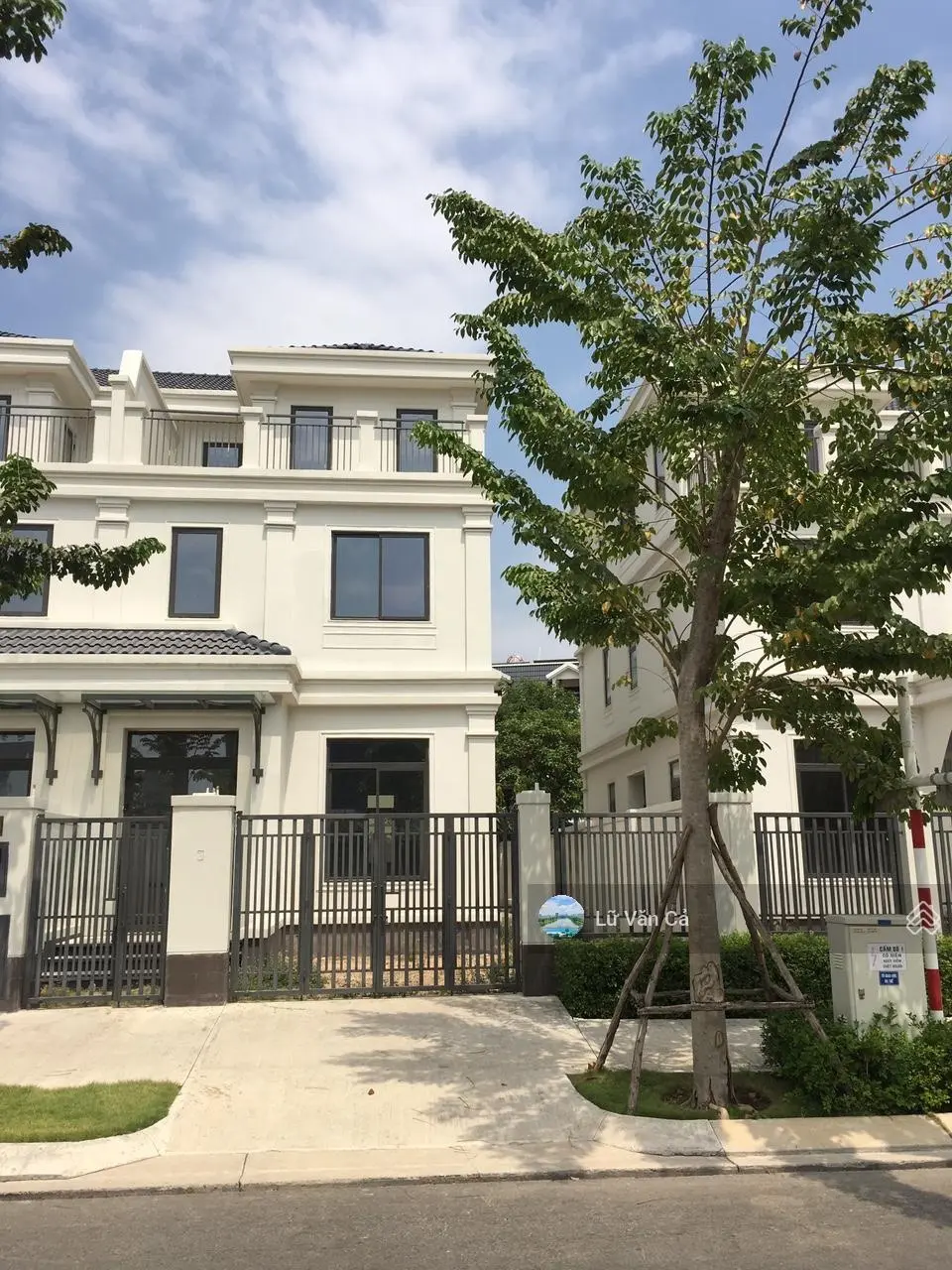 Biệt thự song lập nhìn sông 8x20m, giá 24 tỷ