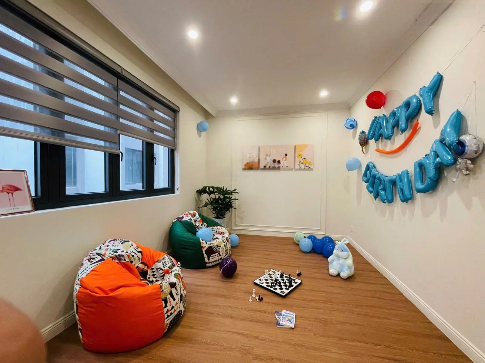 Bán căn liền kề tại vin3 - đã hoàn thiện 3 tầng, có cam kết tiền thuê 3 năm. Vị trí trung tâm dự án