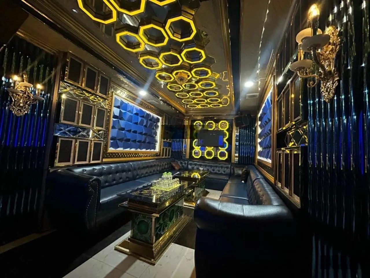 Bán nhà 2 mặt tiền karaoke (8x23m 8 tầng có 26 phòng 48 tỷ), đường Huỳnh Tấn Phát, Tân Phú, Quận 7