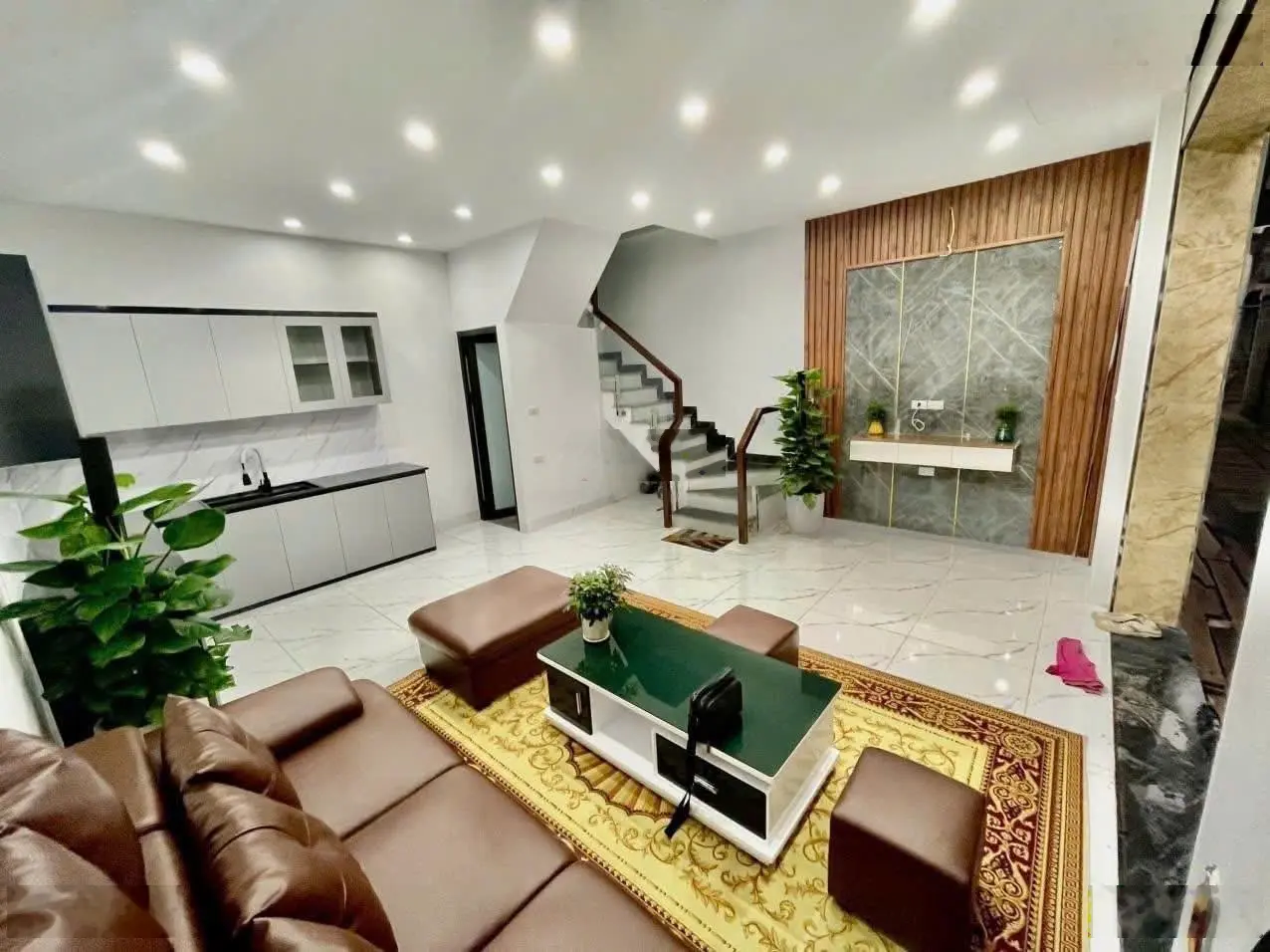Cực hiếm chỉ hơn 4 tỷ có ngay nhà 5 tầng mới koong tại tam hiệp tt thanh trì ngõ đẹp ôtô cách 15m