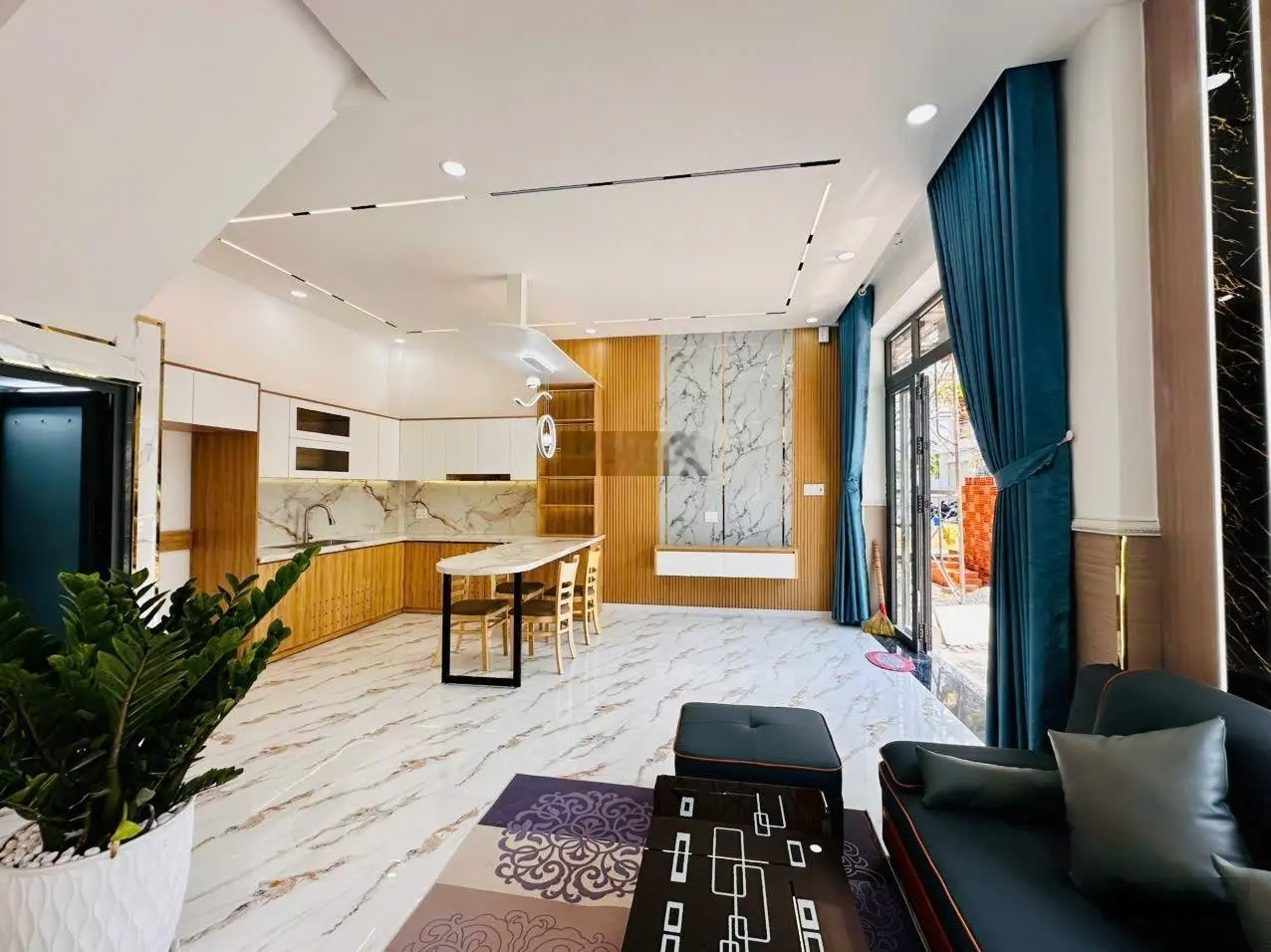 Nhà mới hiện đại, ngay chợ Đường, 3pn, 3wc, huong Đông Nam, hẻm 12