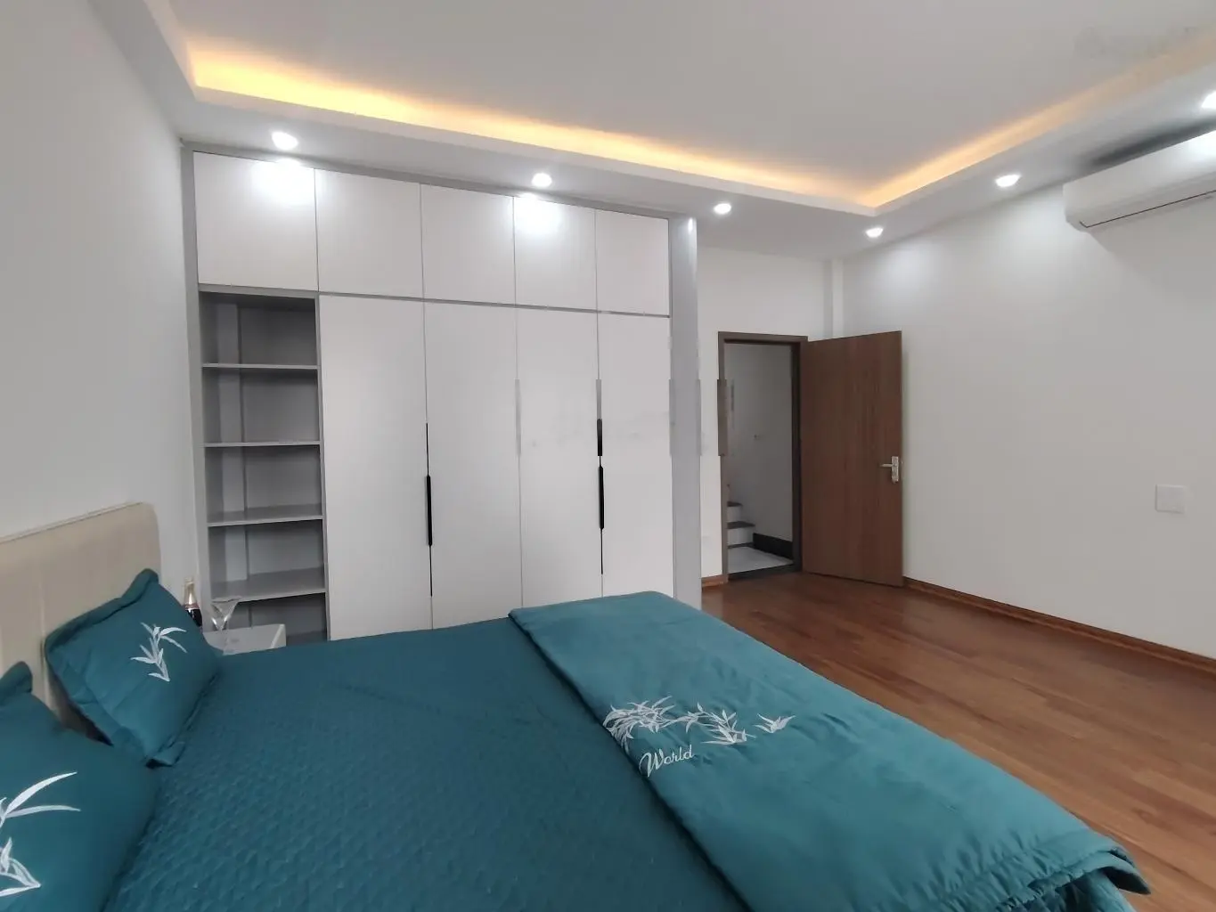Bán nhà mới xây 7 tầng thang máy lô góc full nội thất ngõ nguyễn văn cừ bồ đề 42m mt 5,2m