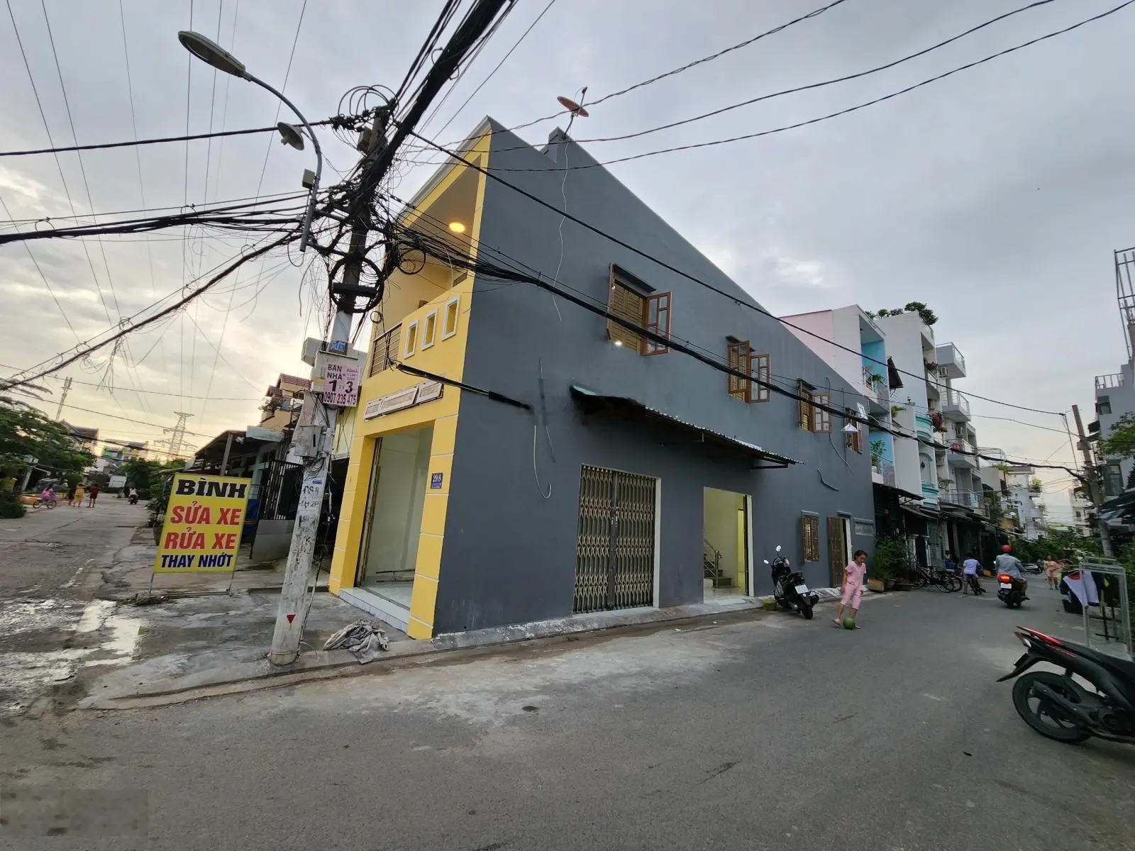 Bán gấp nhà mặt tiền đường 15m kinh doanh 4x17m đường Số 8, Lê Văn Quới