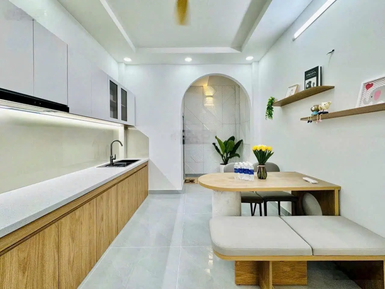 Bán gấp nhà đường Nhiêu Tâm, Quận 5. Giá 3TỶ490/ DT 61,2m2 - Đang cho thuê 15 triệu/tháng, sổ sạch.