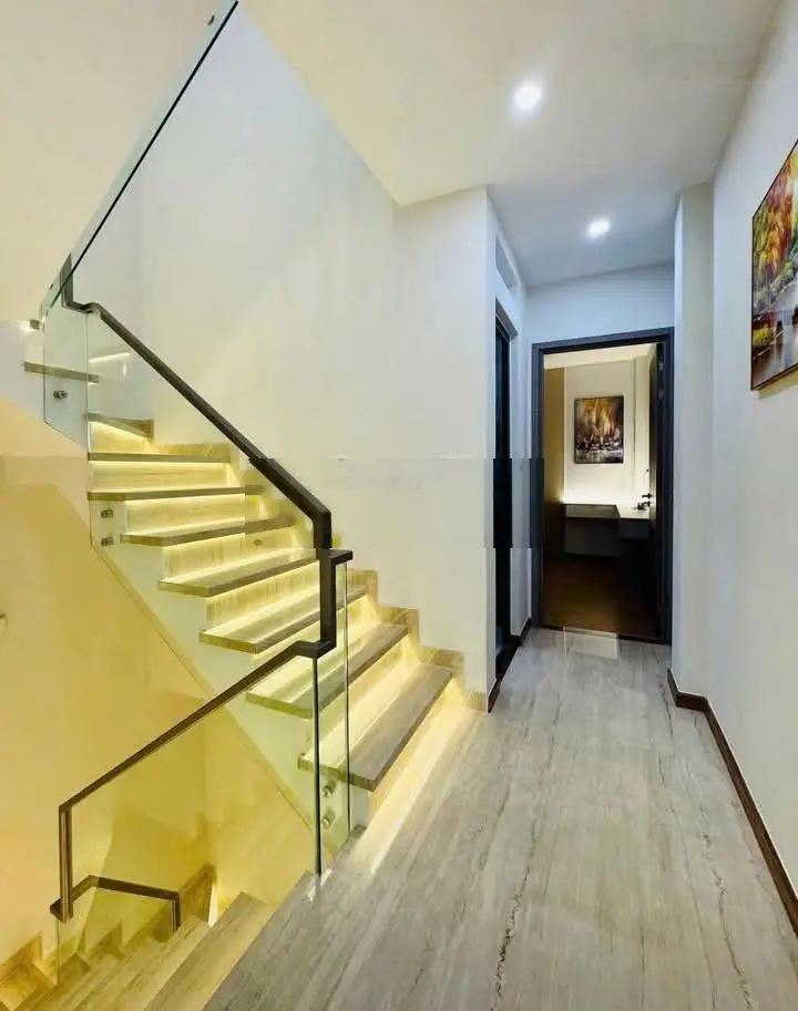 Kẹt tiền bán gấp nhà ngay mặt tiền Đường Cao Thắng-P.3-Quận 3.Giá 3tỷ760/80m2.Đang cho thuê 26triệu