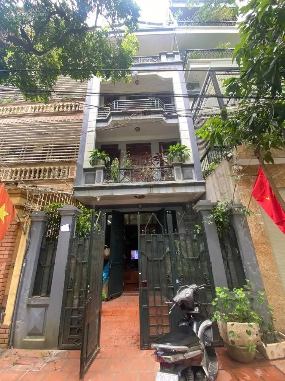 Bán nhà liền kề, LK Ô 40 Định Công, Q. Thanh Xuân, 92m2, oto tránh, vỉa hè.