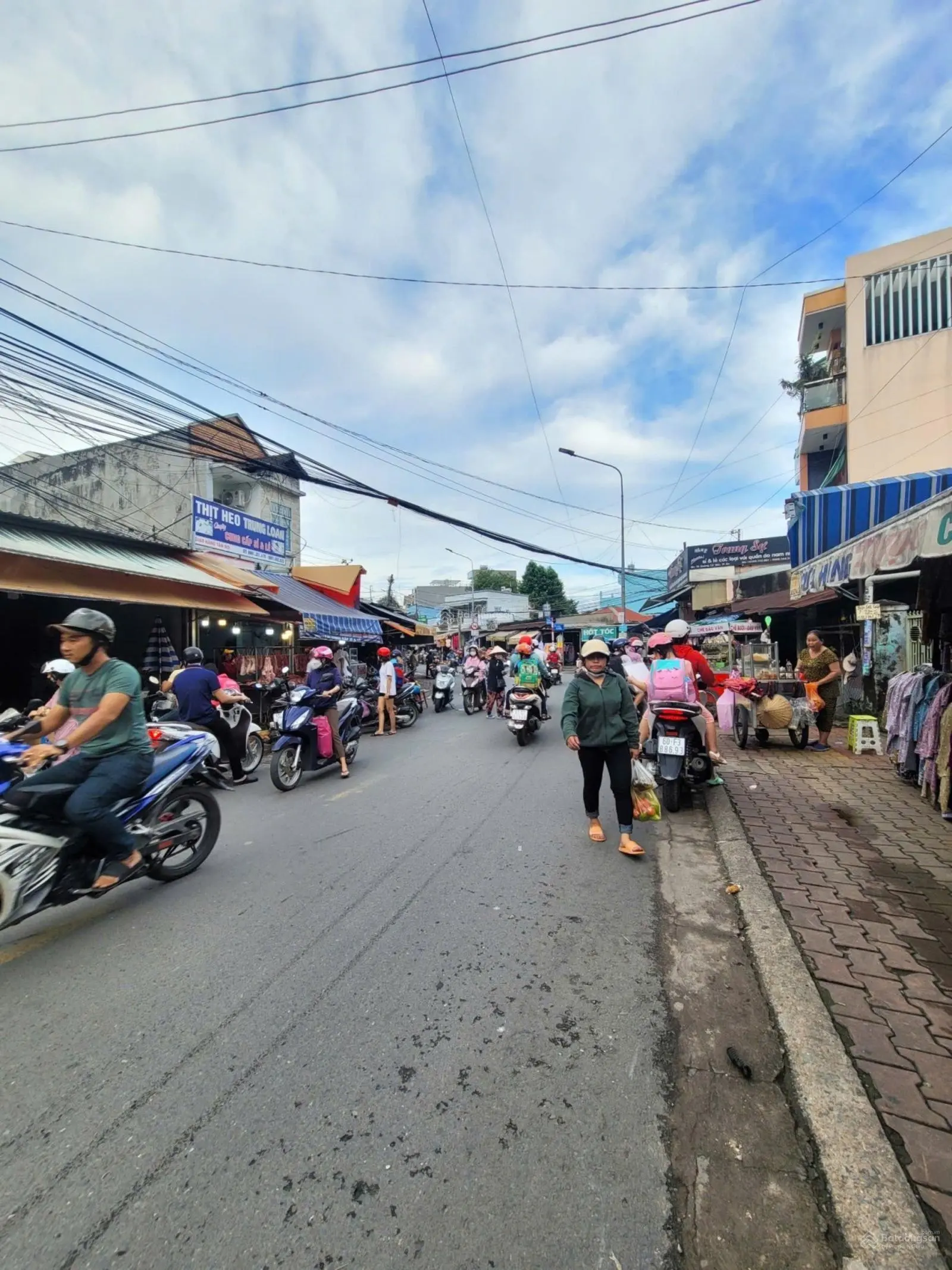Bán nhà 1 trệt 1 lầu MT đường Cô Bắc chợ Dĩ An 1, P. Dĩ An, tp Dĩ An