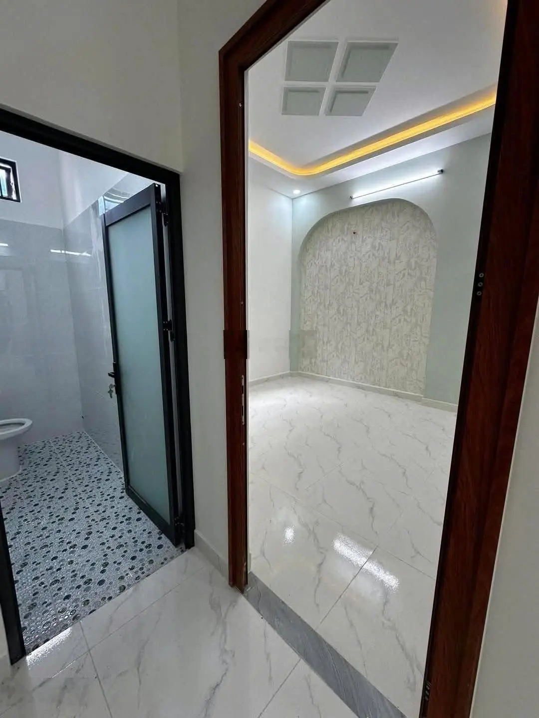 Bán gấp nhà gần chợ Hoàng Hoa Thám, đường Trương Công Định, Tân Bình. Giá 2,060 tỷ| 50m2| SHR