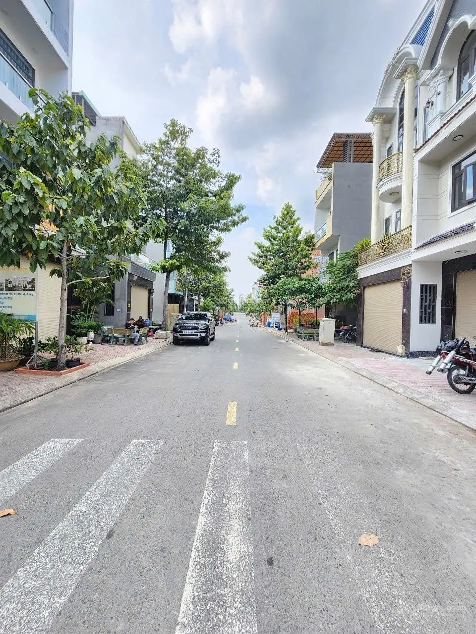 Nhà hoàn công fun nội thất sát làng đại học quôc gia tphcm .thuộc tp dĩ an