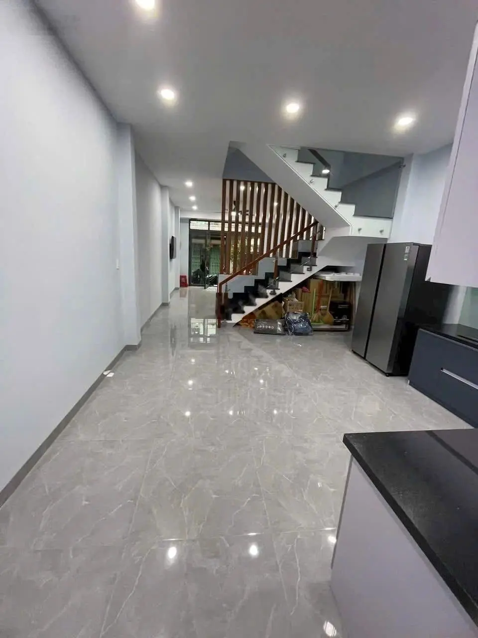 Kiếm đâu ra! Nhà trung tâm Lê Thị Bạch Cát, P11, Quận 11, Giá bán 4,2 tỷ/ 64m2 . 1 trệt 2 lầu. SHR