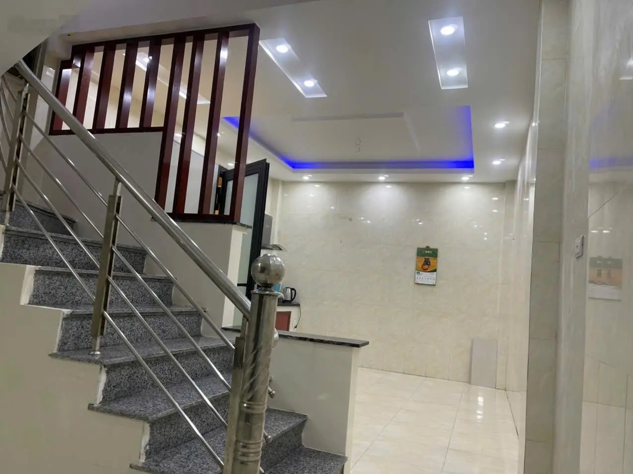 Bán Gấp Nhà 5 Tầng, Tây tựu, Gần trường THCS, Cách mặt phố 20m, Dt 42m2. Mt hơn 4mx Giá : 5,2 tỷ