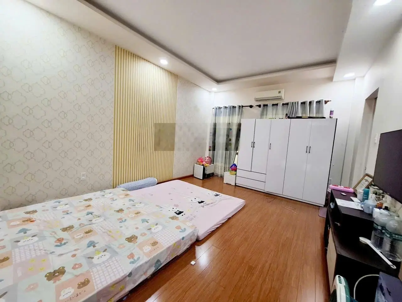 BÁN NHÀ HXH ĐƯỜNG HỒNG LẠC QUẬN TÂN BÌNH 4 TẦNG 104M2 CHỈNH HƠN 10 TỶ TL.