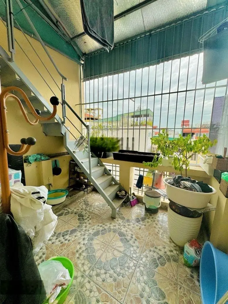 Bán nhà 6 tầng, dt 30m2/ 1 tầng, cách 1 nhà ra phố Vĩnh Hưng, bao quy hoạch.