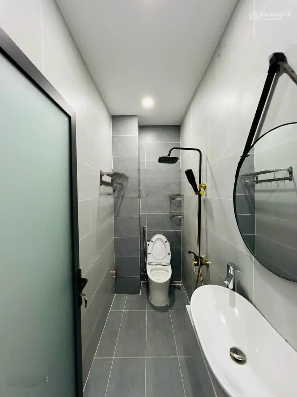Giảm sâu 30% bán gấp nhà HXH Hoàng Văn Thụ, P.2, Tân Bình, 70m2, 3tỷ7, cho thuê 20tr/th, sổ riêng