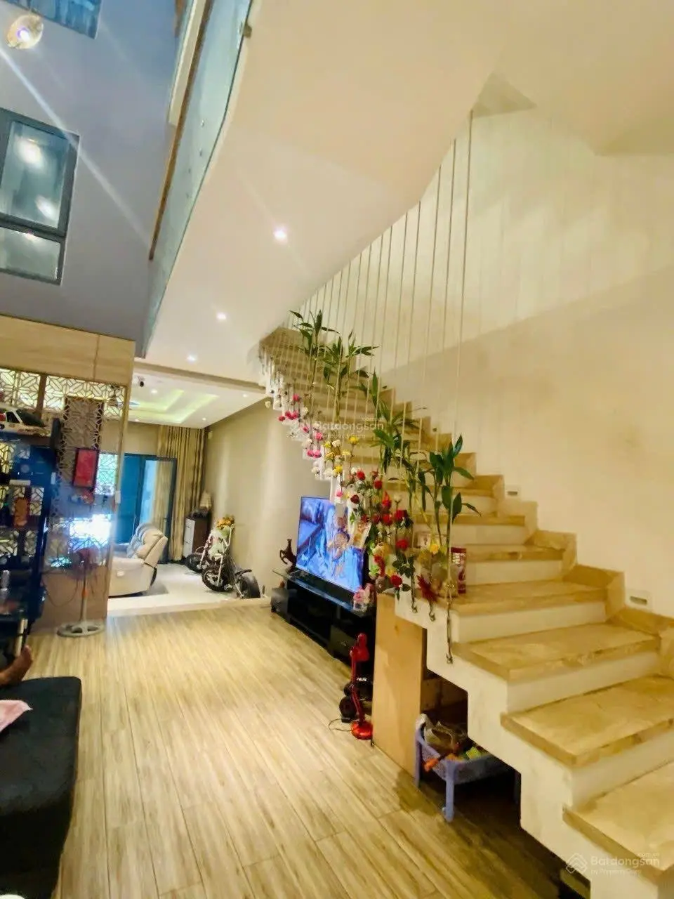 Nhà 1 trệt 3 lầu mặt tiền khu trung tâm hành chính, P. Dĩ An, TP. Dĩ An