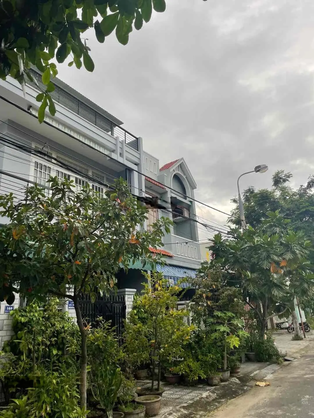 Cắt lỗ 500 tr bán nhanh nhà mặt tiền Hoài Thanh, gần trường ĐH Kinh Tế đường Chương Dương