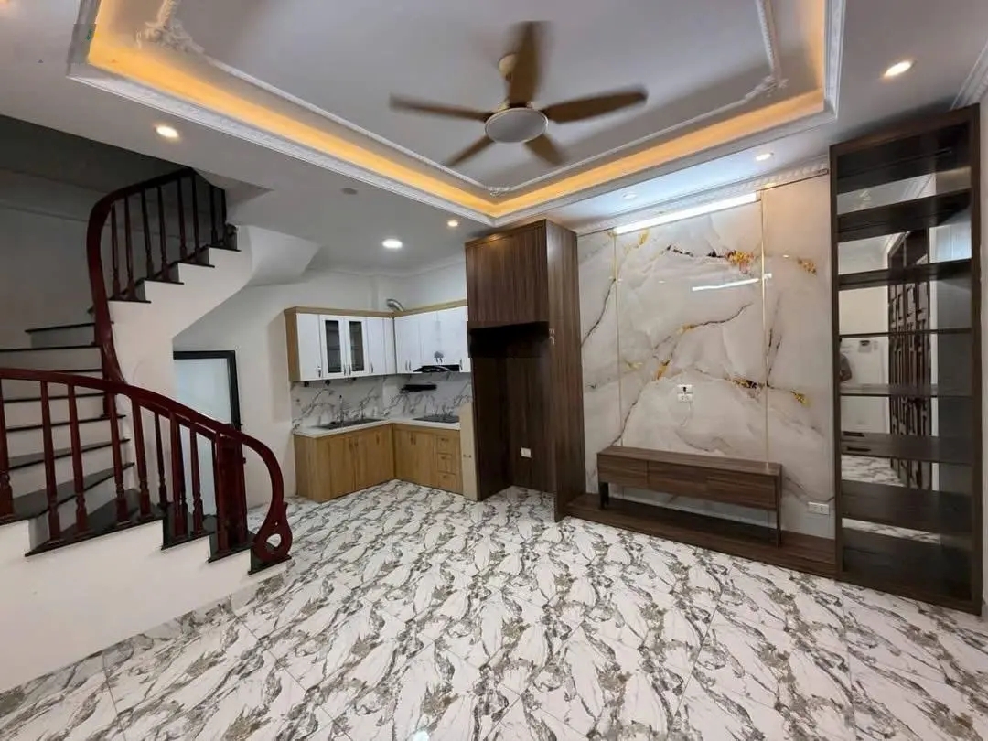 Nhà đẹp giá rẻ nhất tại 541 Bát Khối. 5 tầng. Ngõ nông rộng. Xây mới. Có thương lượng