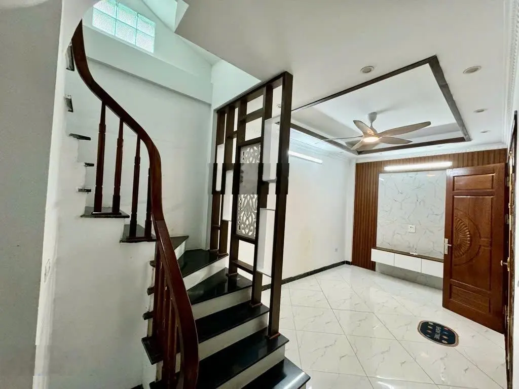 Bán nhà đàm quang trung, cổ linh long biên 5 tầng 3 pn