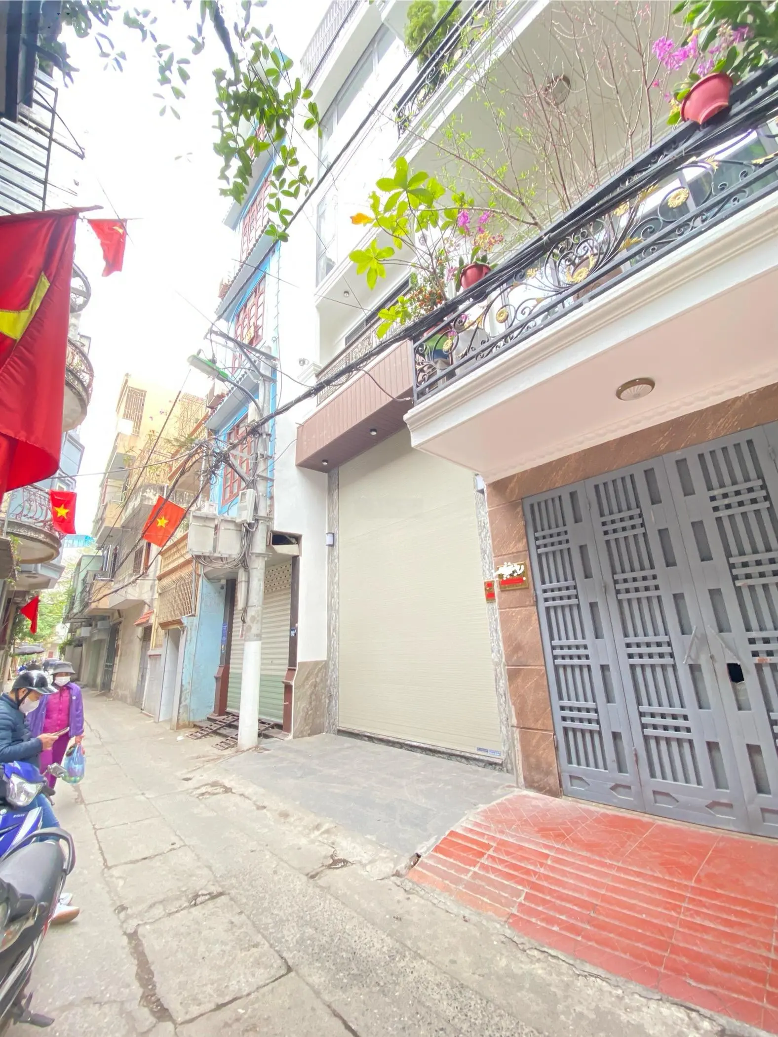 Nhà Hoàng Mai - Gara ô tô - Thang máy - Ngõ Thông - Gần Hồ Đền Lừ - Dòng tiền.