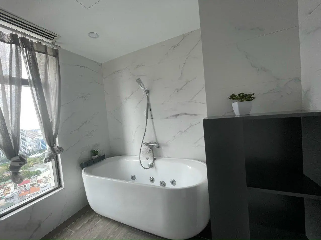 Bán Căn hộ Garden Gate, căn góc, 3PN, 3WC, 111m2, full nội thất giá 7 tỷ 4 nét thu về 0908 435 ***
