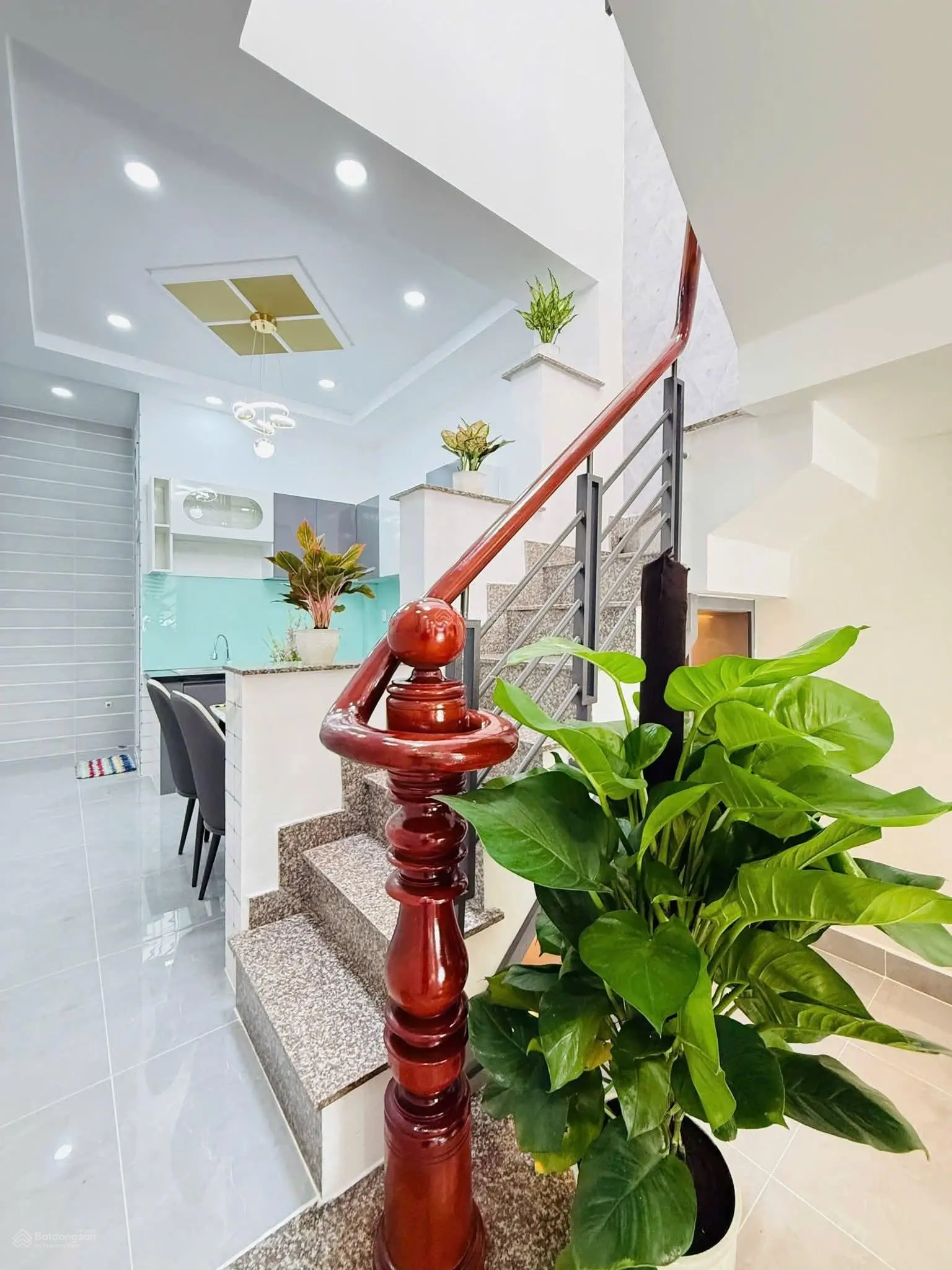 MỘT EM MINI HOUSE FULL OPTION Sát Bên Nhà Ga T3 Và Siêu Thị Emart