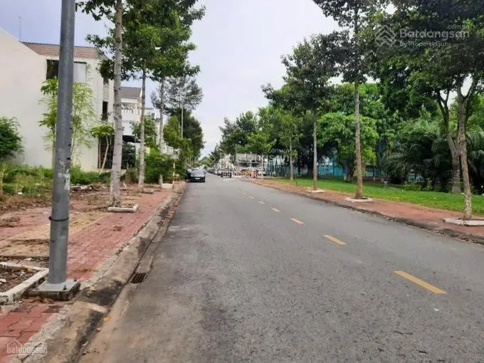 Xả lỗ 5 lô đất mặt tiền DX 084, Định Hoà, 5x20m thổ cư 100m2, giá chỉ 989tr. LH: 0963 208 ***Hân)