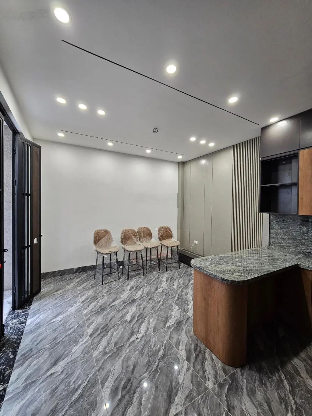 Nhà phố Việt Hưng lô góc - mua trực tiếp CĐT - hàng xóm Vinhomes ngõ nông sát mặt phố vỉa hè 5.5 tỷ