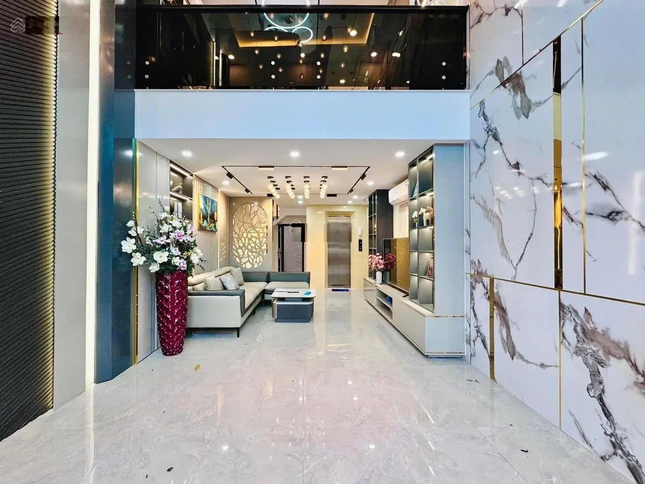Bán căn nhà đẹp 54m đường Lê Thánh Tôn, P Bến Thành, Q1, TpHCM giá bán 3tỷ900. Gần chợ, hẻm 6m