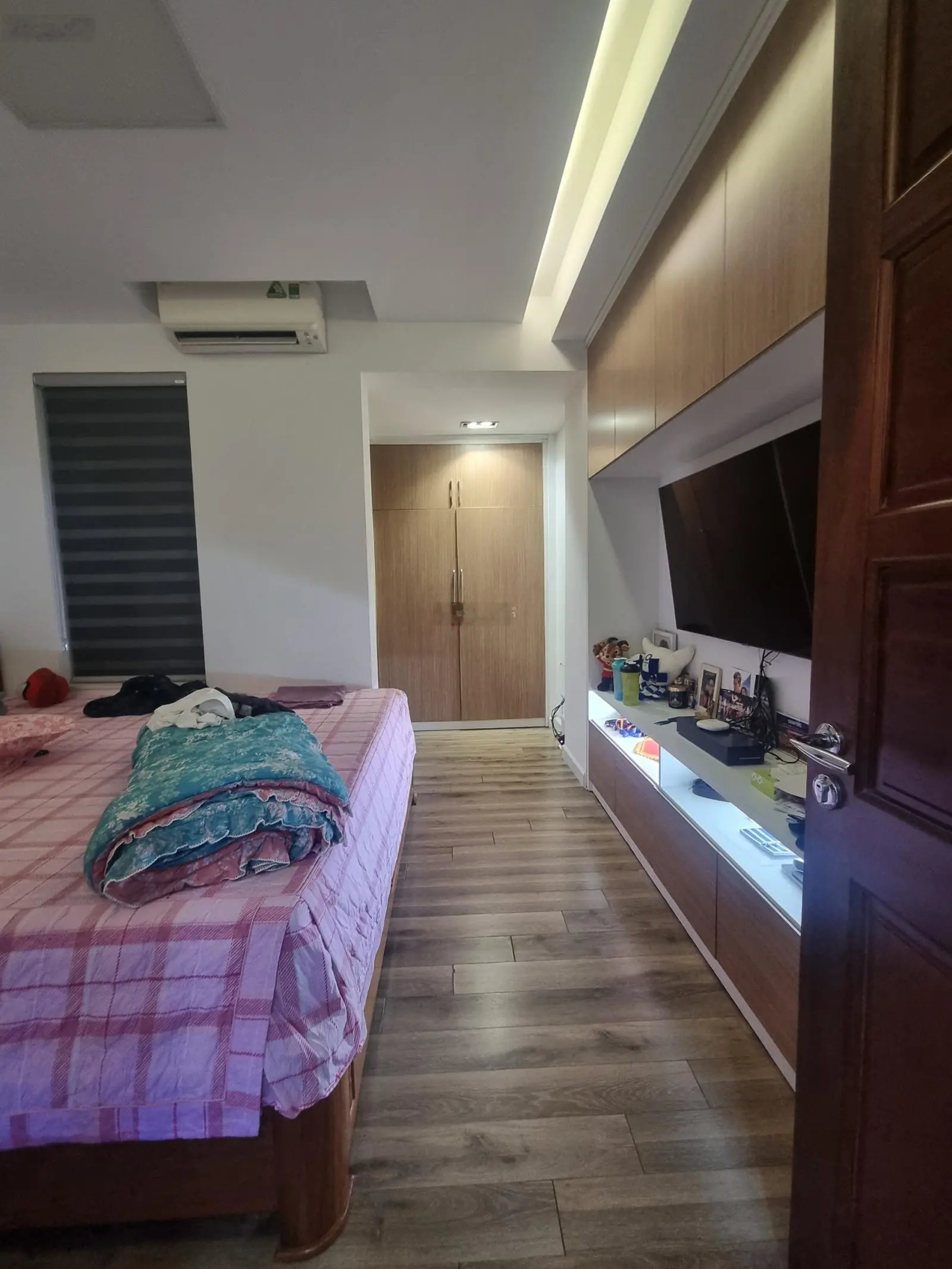 Bán gấp căn hộ góc 3 phòng ngủ 130m2, giá 5.5 tỷ, tại tòa Capital Garden, ngõ 102 Trường Chinh