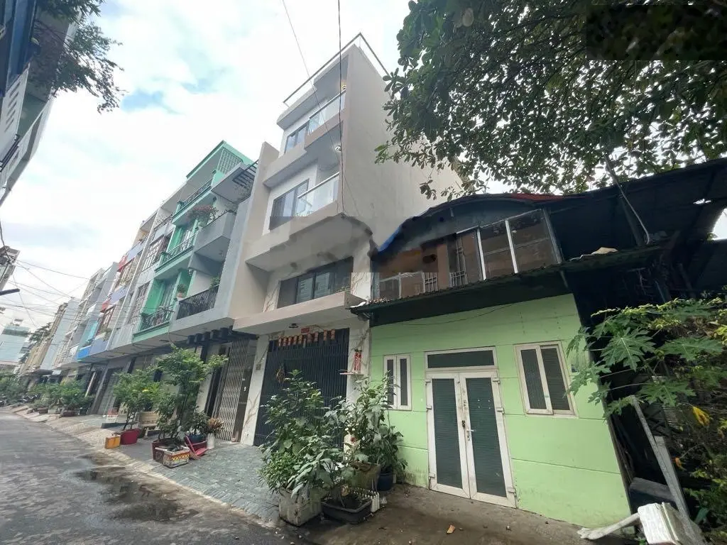 Lô góc 2 mặt tiền trung tâm Tên Lửa - 4,5x12m - nhà cấp 4 đang làm 5 phòng trọ