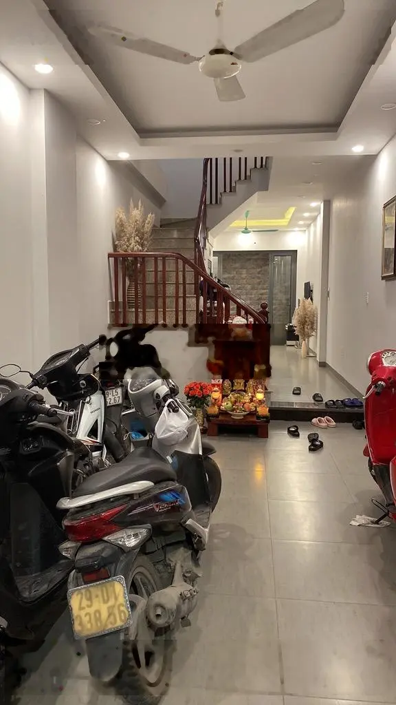 Cần bán nhanh nhà bồ đề -hồng tiến dân xây 52mv5 tầng ô chờ thang máy thông oto gần hồ sinh thái,