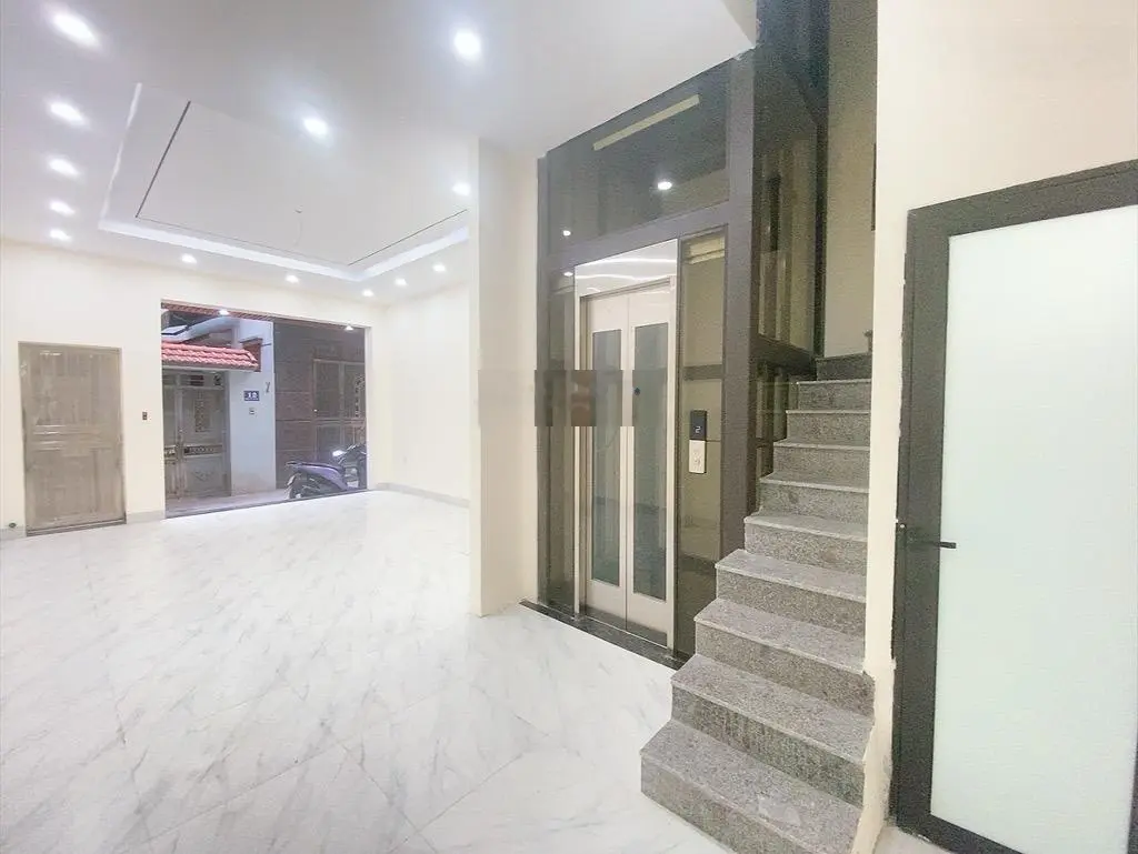 Nhà trung tâm Hà Đông, thang máy 5 tầng, ôtô qua cửa thông ra Quang Trung, 20m ra phố