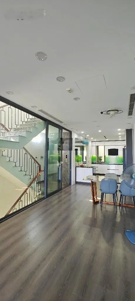 Bán nhà mặt ngõ 11 Việt Hưng, vỉa hè 3m, view công viên. Kinh doanh, vp đẹp. DT: 83m2,6 T MT: 5m