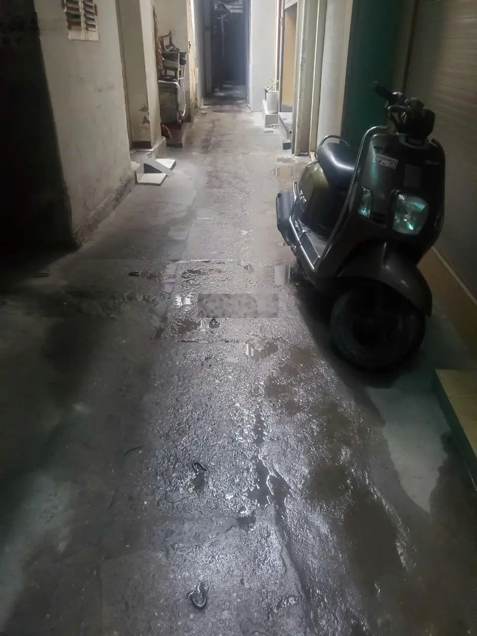 Nguyễn Công Trứ 36m 4 tầng cũ xác định bân đất , ngõ 2 xe máy , 15m ra mặt phố.