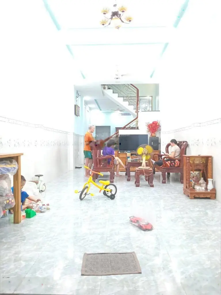 Bán nhà 3 tầng, đường 8 mét thông, diện tích 80m2. Giá 5 tỷ 100 thương lượng