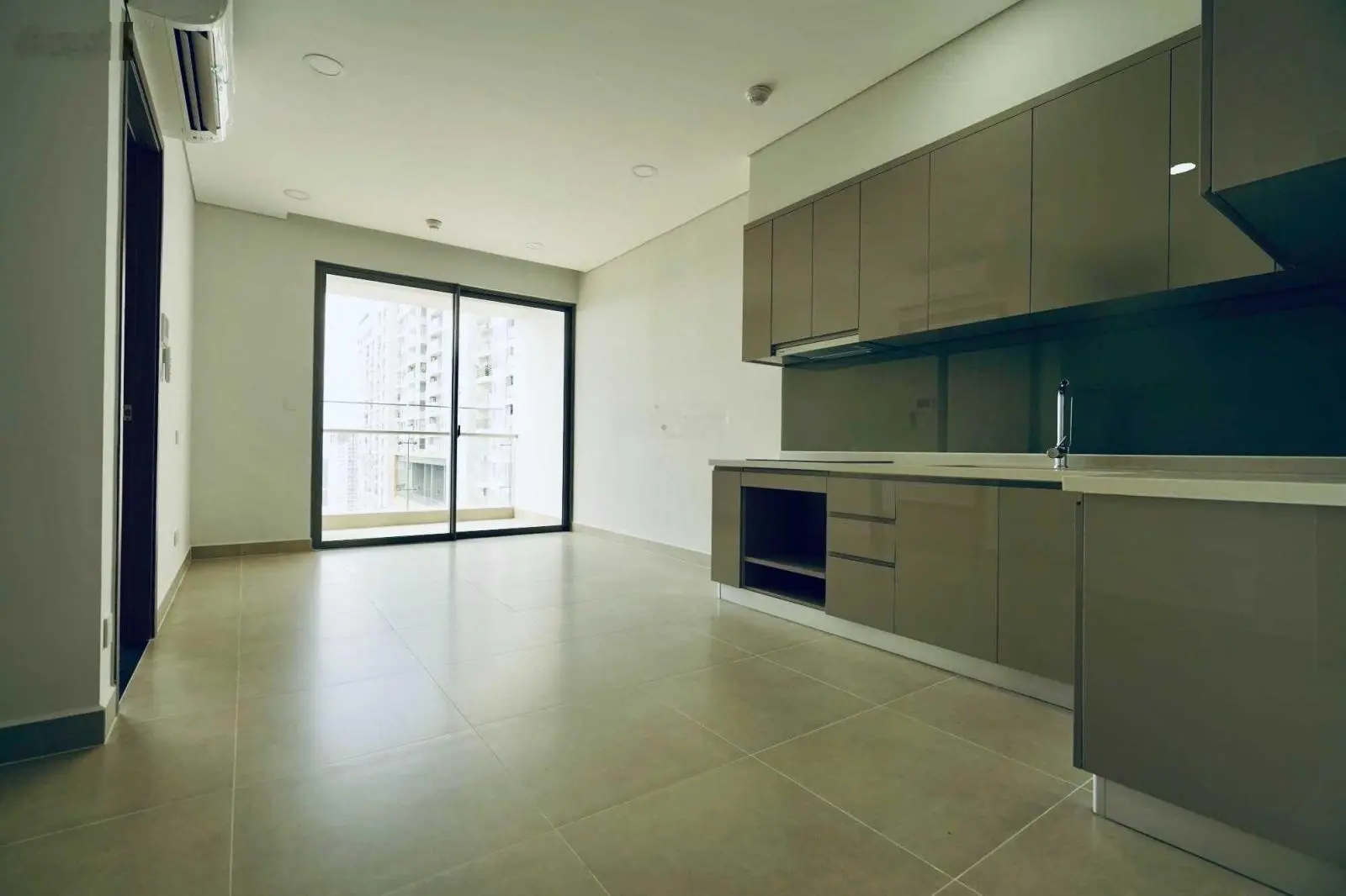 Bán gấp căn hộ cao cấp River Panorama Quận 7 giá: 2 tỷ 950 (gồm 2PN + 2WC 63m2). LH Em Tuấn xem nhà