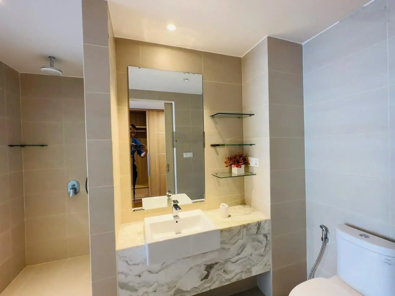 Bán căn Studio tầng cao toà bắc GOLD COAST