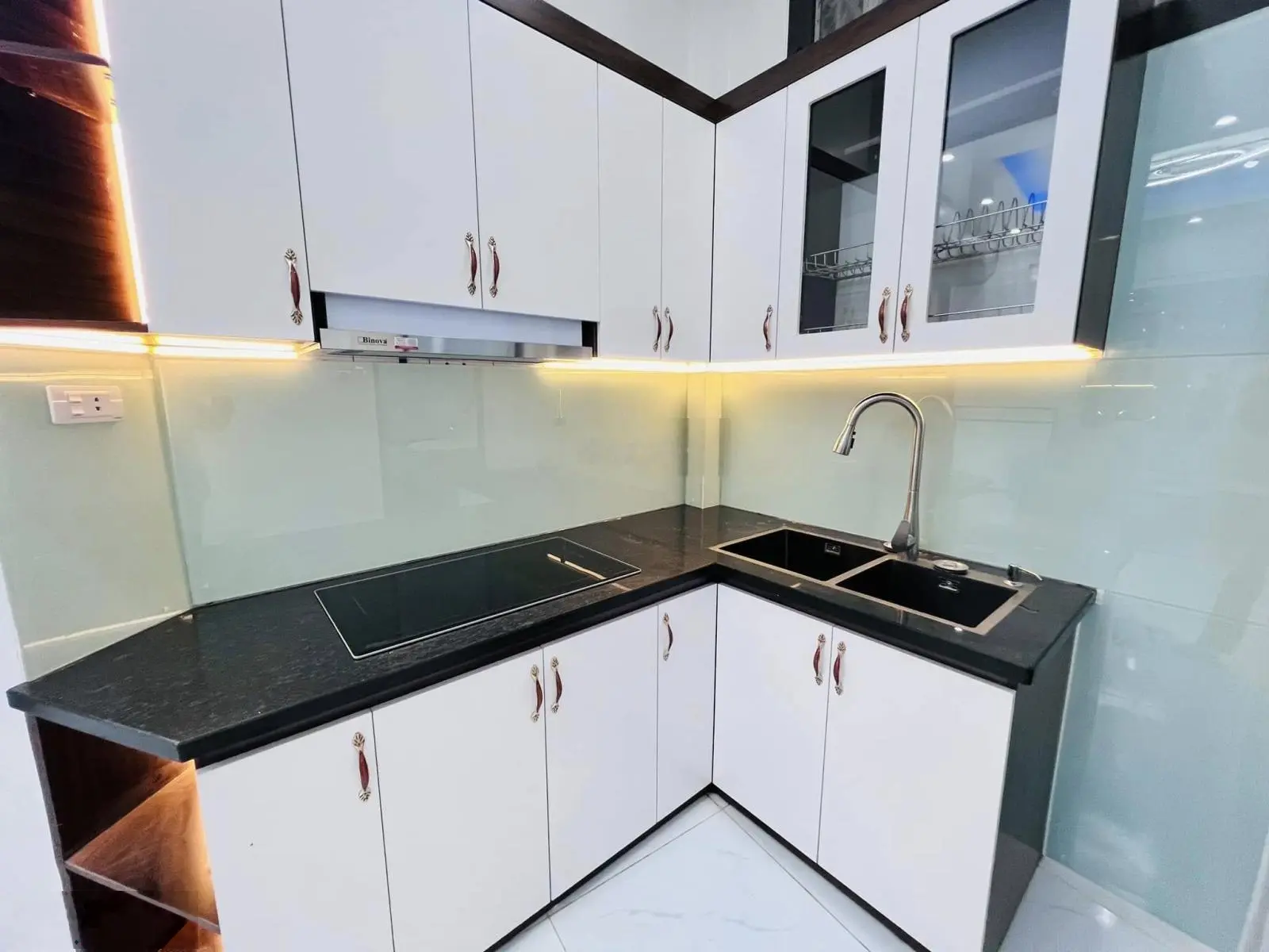 6.15 tỷ-trung tâm quận - khu vực vip bách kinh xây - dân xây - lô góc 3 thoáng - ô tô cạnh nhà