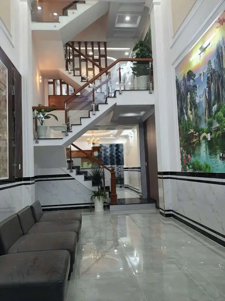 Bán nhà 4 lầu giá 5,85 tỷ, diện tích 65 m2, tại Trần Thị Hè, phường Hiệp Thành, quận 12
